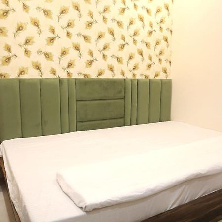 Hotel Keshavam Inn Матхура Экстерьер фото