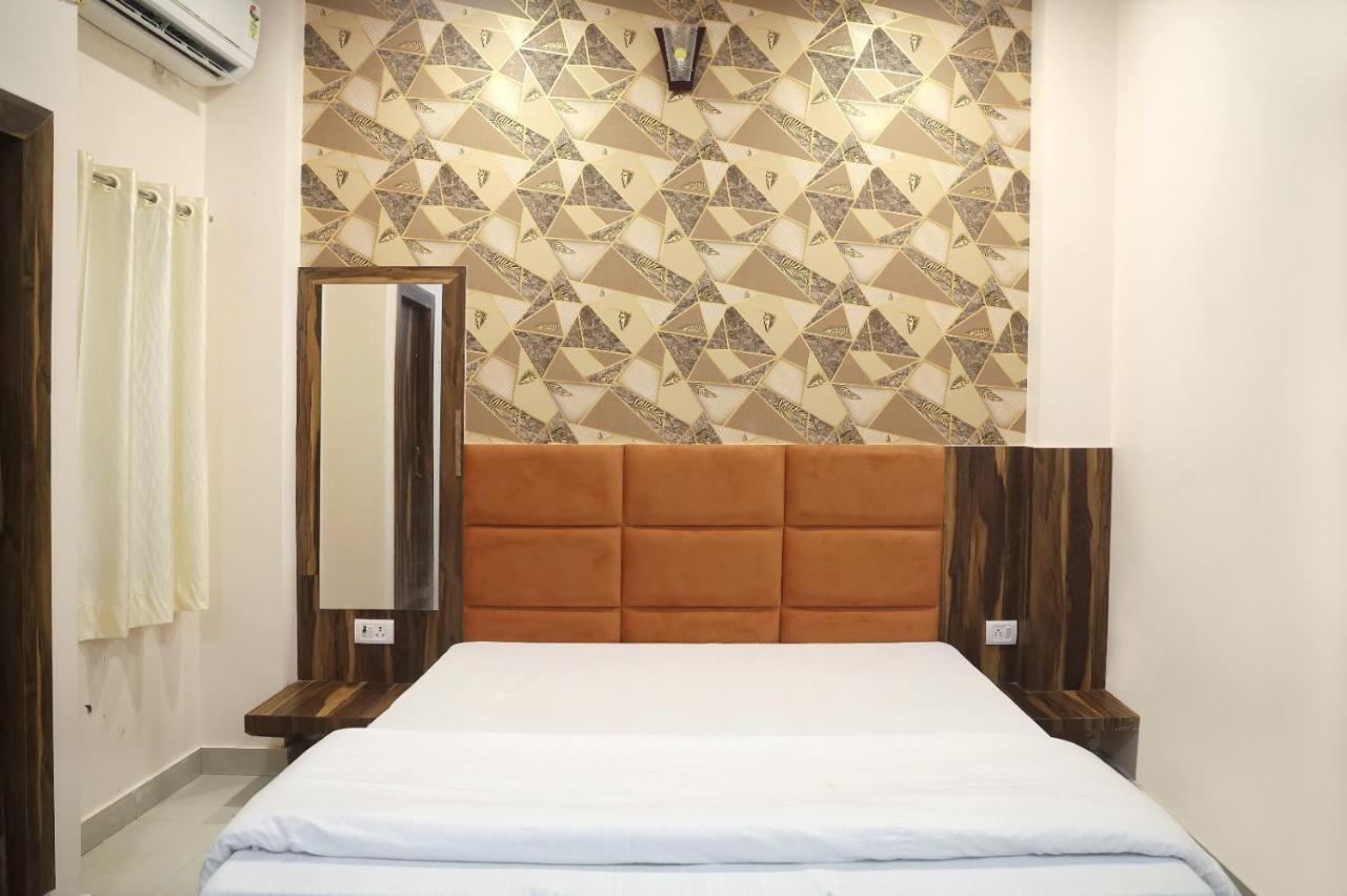 Hotel Keshavam Inn Матхура Экстерьер фото