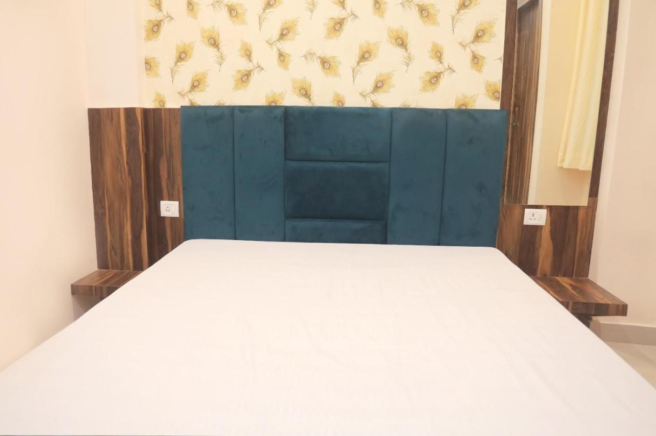 Hotel Keshavam Inn Матхура Экстерьер фото