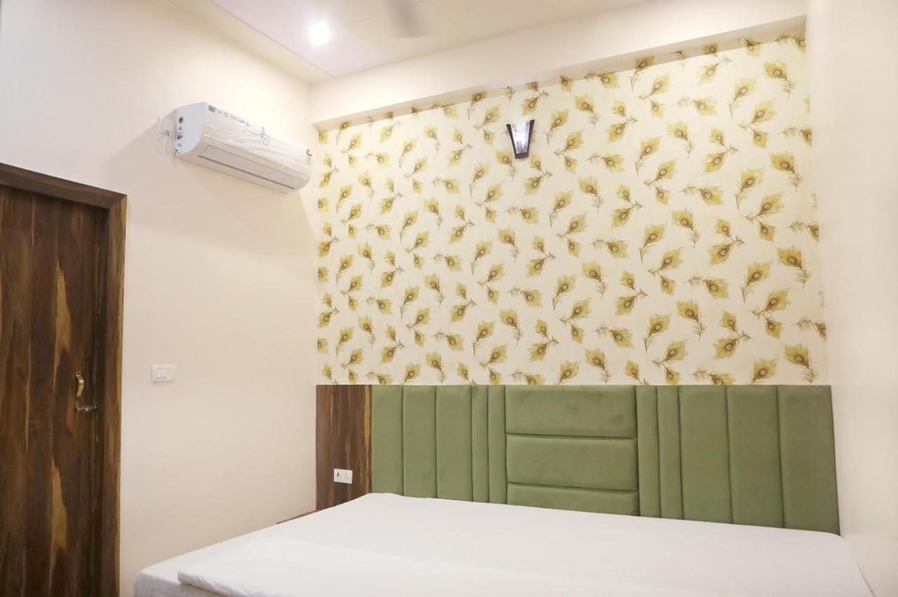 Hotel Keshavam Inn Матхура Экстерьер фото